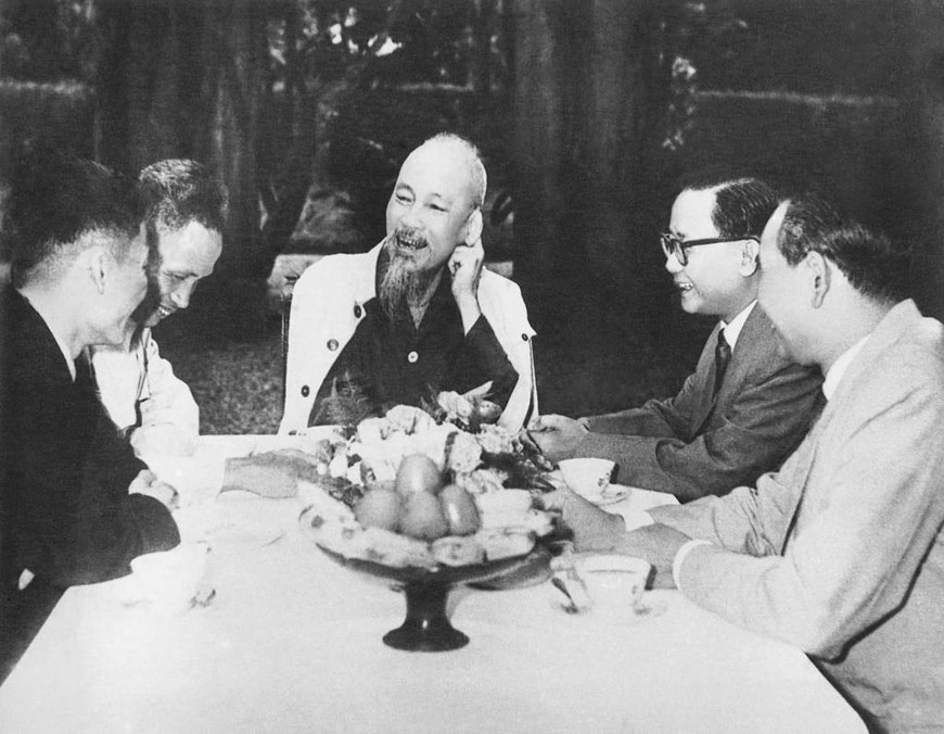 Tại Đại hội lần thứ III những người viết báo Việt Nam, Chủ tịch Hồ Chí Minh căn dặn: Cán bộ báo chí cũng là chiến sỹ cách mạng. Cây bút, trang giấy là vũ khí sắc bén (8/9/1962). (Ảnh: Tư liệu/TTXVN)