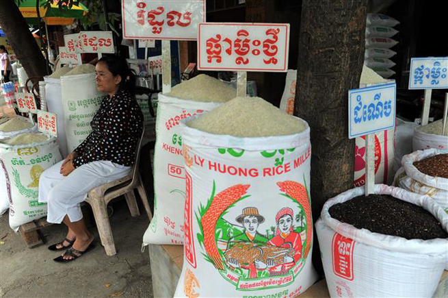 Một cửa hàng gạo tại Phnom Penh, Campuchia. Ảnh: AFP/TTXVN