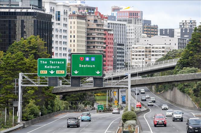 Các phương tiện di chuyển trên đường phố tại Wellington, New Zealand ngày 4/5. Ảnh: THX/TTXVN