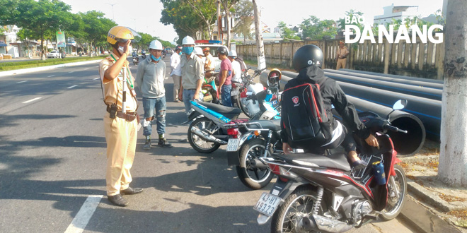 In addition to major inner-city streets, the National Highways 1A and 14B saw traffic police officers carry out checks on motor vehicles