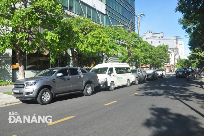 Tuyến đường Lê Hồng Phong, đã cấm đỗ xe theo ngày chẵn lẻ. Ảnh: THÀNH LÂN