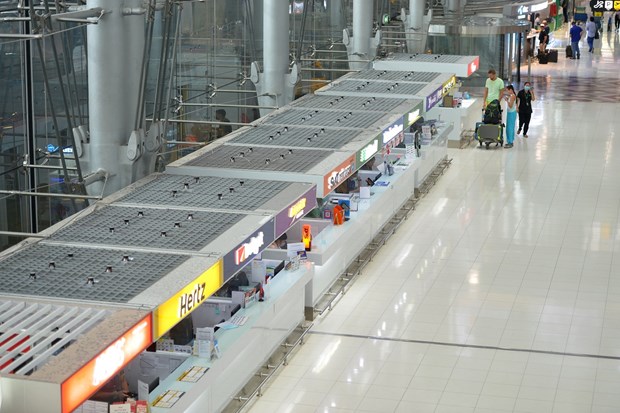 The deserted scene at Suvarnabhumi airport in Bangkokon March 16 amid the spread of Covid-19 (Photo: Xinhua/VNA)