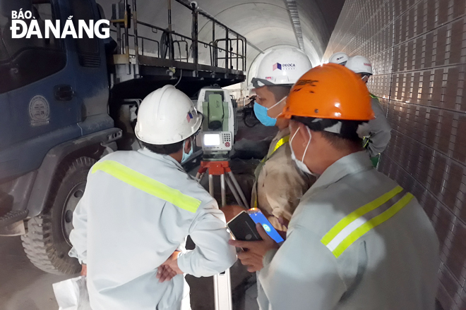 Engineers checking the installation of ventilation systems in the Hai Van Tunnel 2