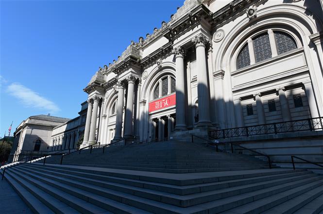  Quang cảnh bên ngoài Bảo tàng Nghệ thuật Metropolitan ở thành phố New York (Mỹ) thời điểm dịch Covid-19 bùng phát mạnh, ngày 4-5-2020. Ảnh: AFP-TTXVN