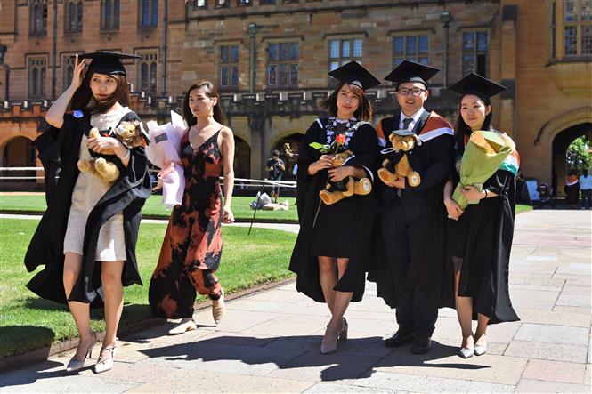  Sinh viên nước ngoài tại trường đại học Sydney, Australia. Ảnh: AFP- TTXVN