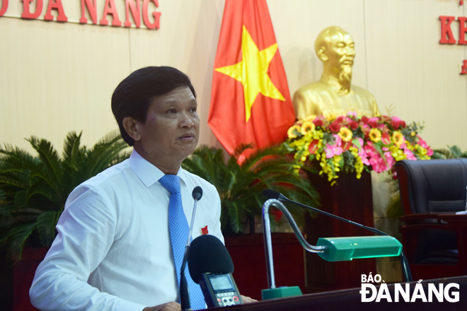 Chủ tịch HĐND thành phố Nguyễn Nho Trung phát biểu khai mạc tại kỳ họp thứ 14, HĐND thành phố khóa IX, nhiệm kỳ 2016-2021. Ảnh: TRỌNG HUY	