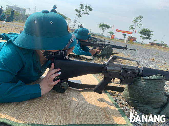 Hằng năm, lực lượng dân quân phường Hòa An được tổ chức huấn luyện nghiêm túc, bảo đảm chất lượng đề ra. Ảnh: NGỌC PHÚ	