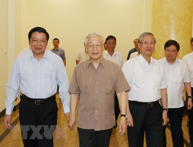 •        Tổng Bí thư, Chủ tịch nước Nguyễn Phú Trọng đến dự cuộc họp. (Ảnh: Trí Dũng/TTXVN)