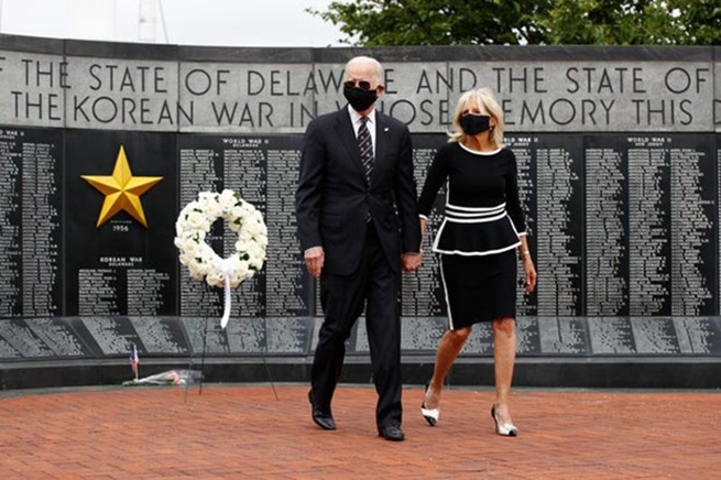 Ông Biden và vợ xuất hiện tại Delaware. (Nguồn: USA Today)
