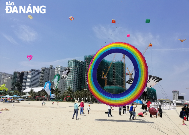 Impressively colourful kites drawing attraction from locals and visitors during the Da Nang Kite Festival 2019