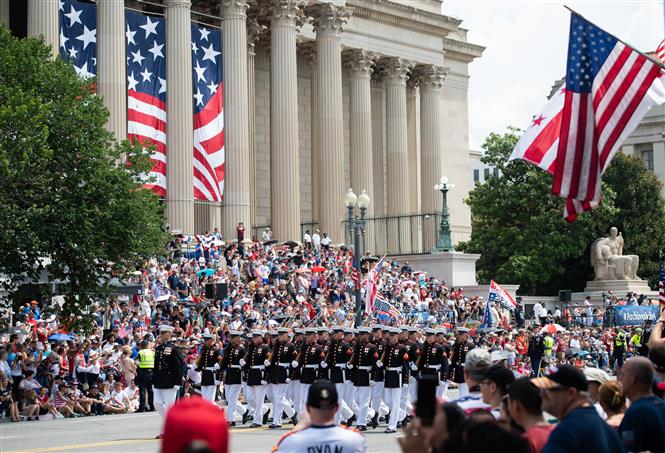  Binh sĩ Mỹ tham gia diễu binh nhân kỷ niệm Ngày Quốc khánh Mỹ tại Washington, DC ngày 4/7/2019. Ảnh: AFP/TTXVN