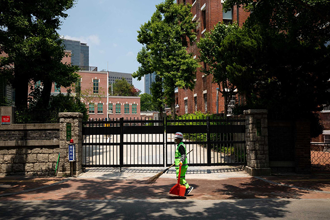  Một trường trung học ở Seoul đóng cửa trong ngày 29-5. Ảnh: Getty Images