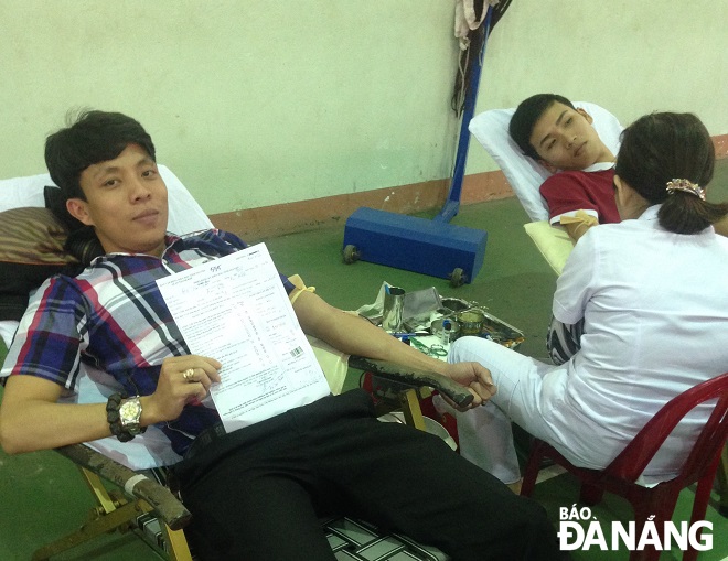 Bí thư Đoàn 37 lần hiến máu tình nguyện