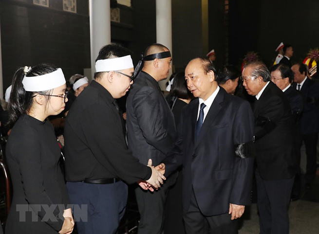 •       Thủ tướng Nguyễn Xuân Phúc chia buồn cùng gia quyến đồng chí Vũ Mão. (Ảnh: Trọng Đức/TTXVN)