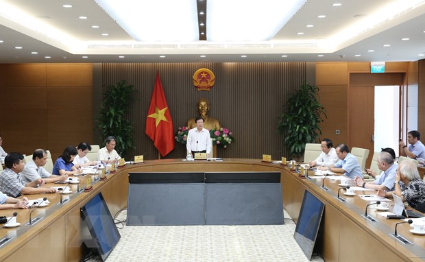 Phó Thủ tướng Trịnh Đình Dũng chủ trì cuộc họp phân vùng quy hoạch giai đoạn 2021-2030. (Ảnh: Dương Giang/TTXVN)