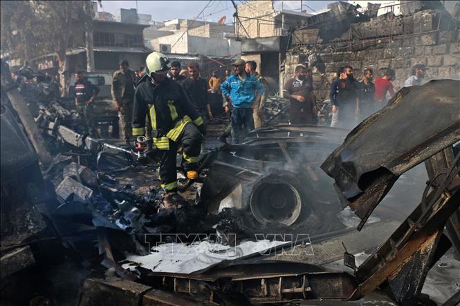 Lực lượng cứu hộ dân sự Syria khắc phục hậu quả tại hiện trường vụ đánh bom ở thành phố Afrin, miền Bắc Syria ngày 28-4-2020. Ảnh minh họa: AFP-TTXVN