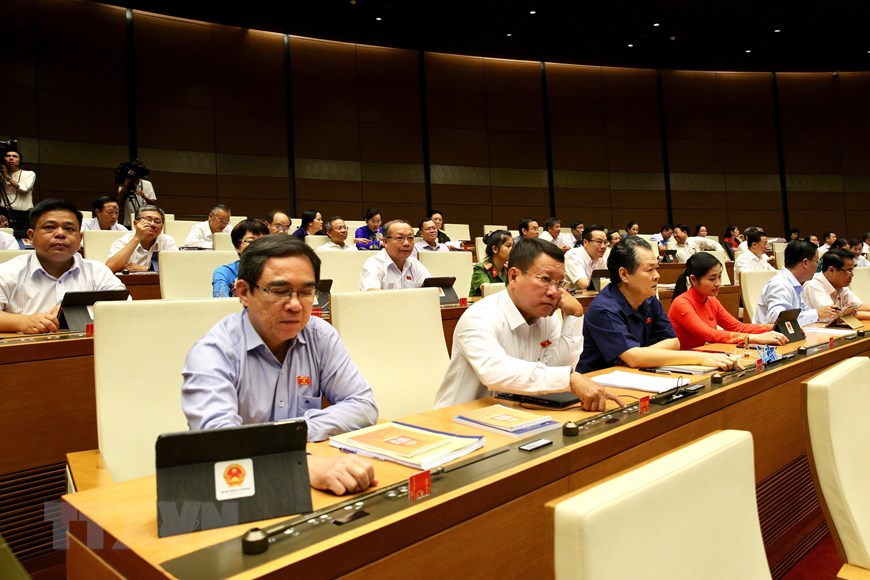  Các Đại biểu Quốc hội bấm nút thông qua Nghị quyết phê chuẩn Hiệp định Thương mại Tự do giữa CHXHCN Việt Nam và Liên minh Châu Âu (EVFTA). (Ảnh: Dương Giang/TTXVN)