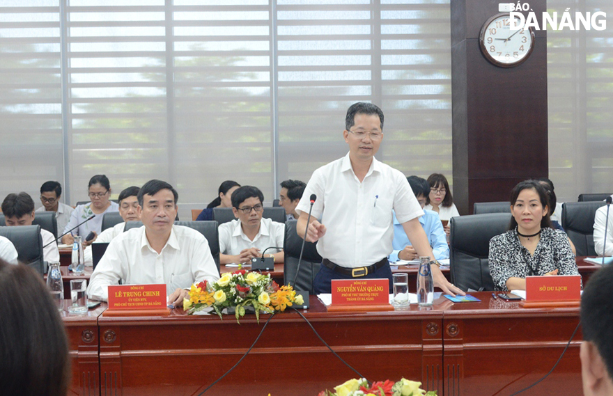 Da Nang Party Committee Deputy Secretary Quang addressing the meeting with his guests