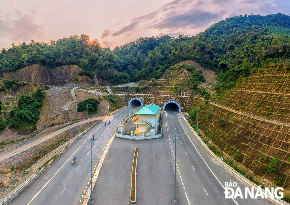 As part of the La Son-Tuy Loan expressway, the Mui Trau (Buffalo’s Nose) twin tunnels are located in Hoa Bac Commune, Hoa Vang District. 