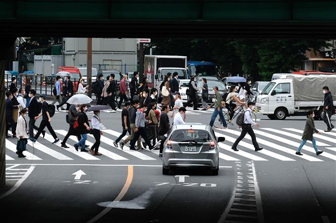  Giao thông trên đường phố thủ đô Tokyo ngày 18-5-2020. Ảnh: AFP/TTXVN