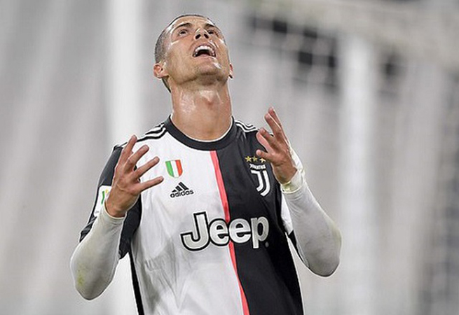 C.Ronaldo thực hiện không thành công quả phạt đền