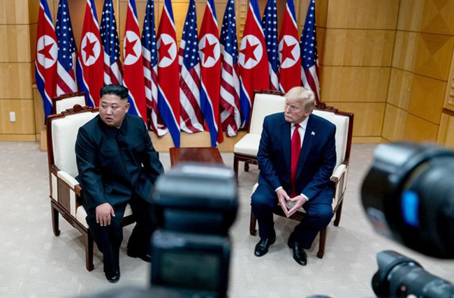 Tổng thống Mỹ Donald Trump và Chủ tịch Triều Tiên Kim Jong-un trong một cuộc gặp năm 2019. Ảnh: The New York Times