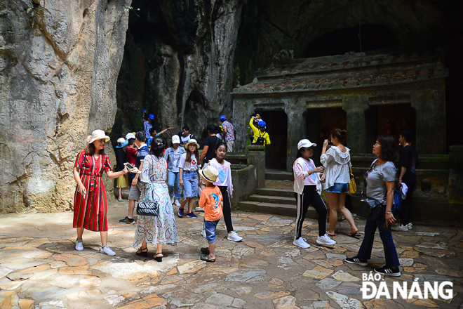 Such famous caves as Van Thong, Am Phu and Tang Chon are very inviting to visitors.