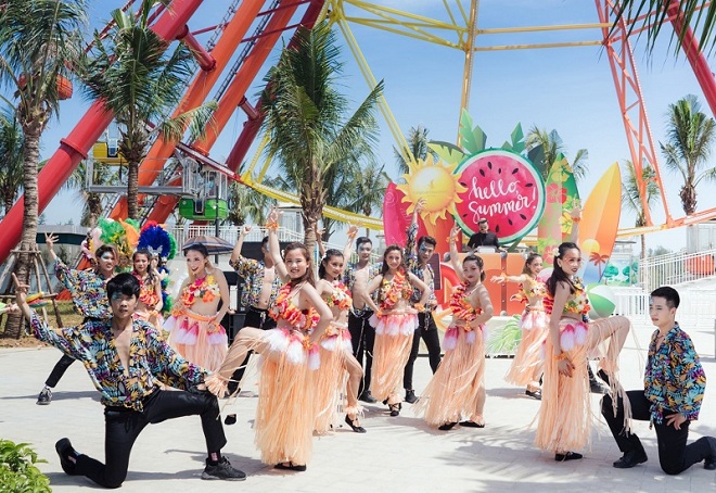 Các hoạt động Carnival sôi động trong dịp khai trương mở cửa trở lại.