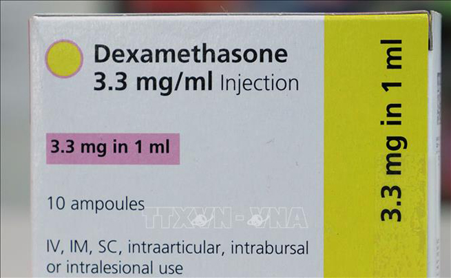  Thuốc kháng viêm dexamethasone được bán tại hiệu thuốc ở London, Anh ngày 16-6. Ảnh: AFP/TTXVN
