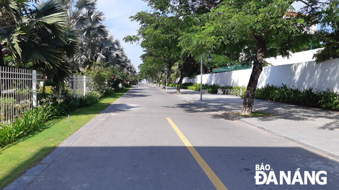 The beach walkway at the end of Ho Xuan Huong Street