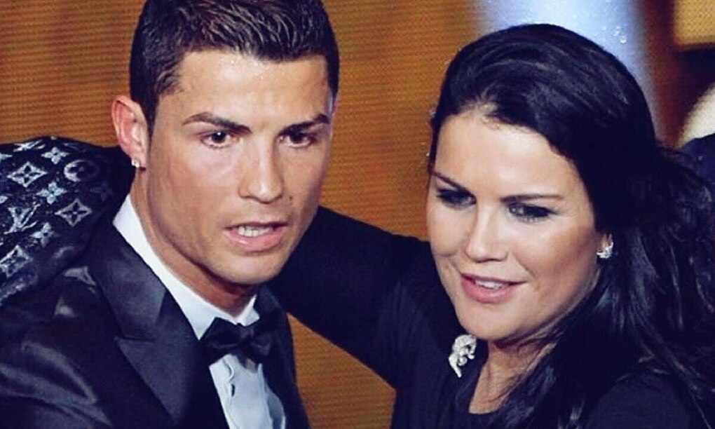 Chị gái động viên Ronaldo. Ảnh: Youtube.