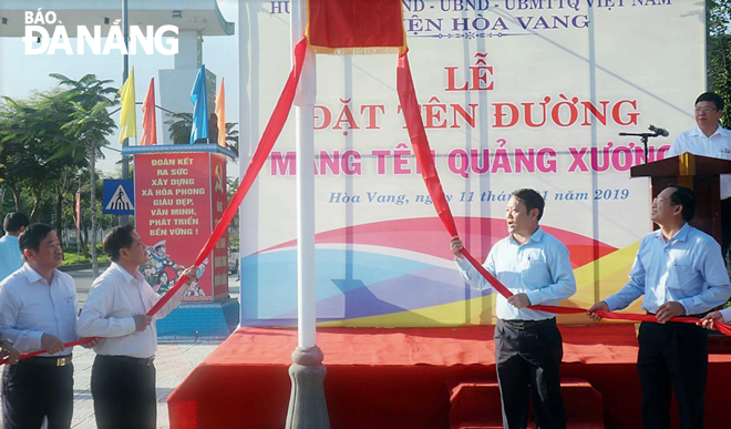 Lãnh đạo huyện Hòa Vang và huyện Quảng Xương (phải) tham dự lễ đặt tên đường Quảng Xương tại Hòa Vang ngày 11-1-2019.  (Ảnh do Ban Tuyên giáo Huyện ủy Hòa Vang cung cấp)