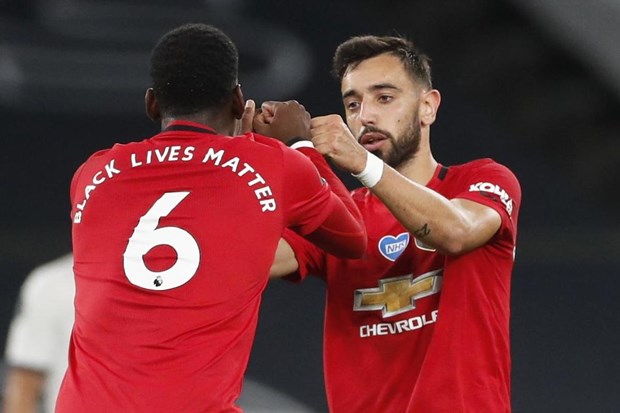 Bruno Fernandes và Paul Pogba đã giúp MU có 1 điểm trên sân khách. (Ảnh: Reuters)