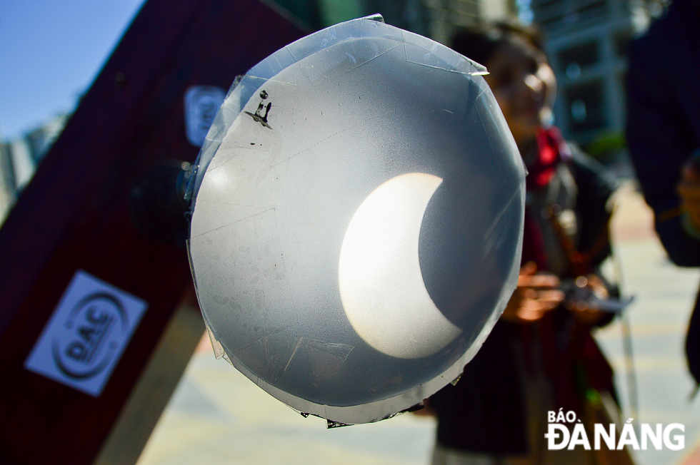 The annular eclipse image viewed from the reflecting telescope