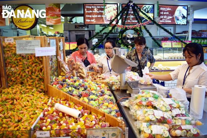 Photo: Shoppers are pictured inside the Big C Mall