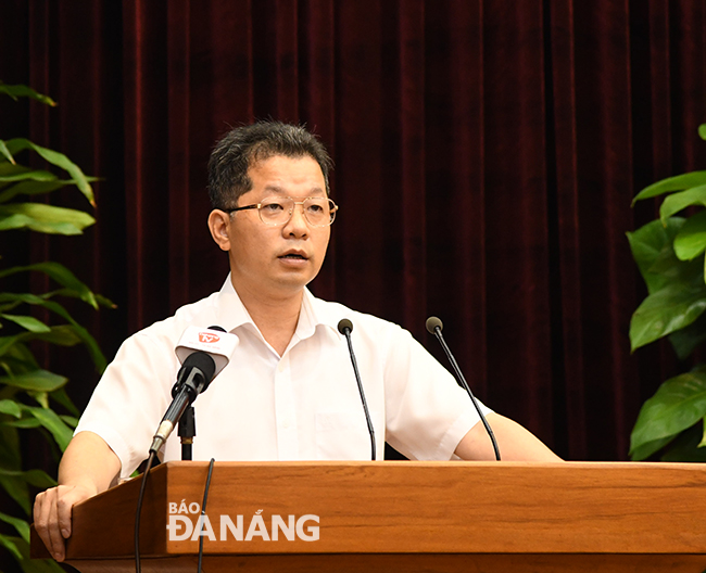 Phó Bí thư Thường trực Thành ủy Nguyễn Văn Quảng phát biểu tại hội nghị. Ảnh: ĐẶNG NỞ