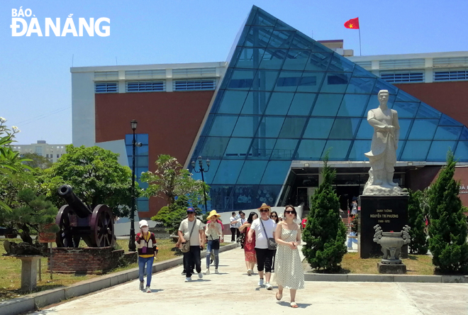 Domestic visitors enjoying their trip to the Museum of Da Nang