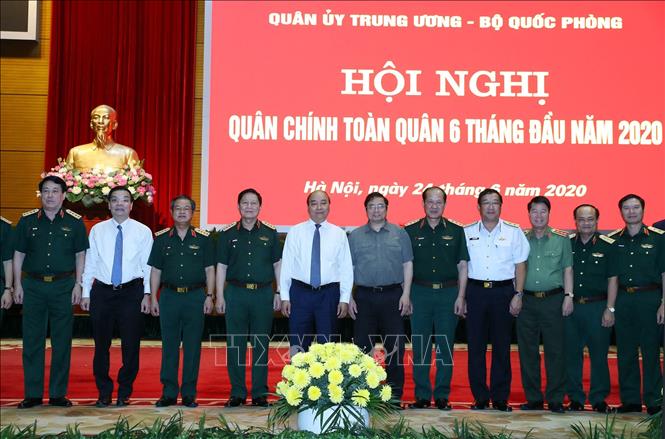 Thủ tướng Nguyễn Xuân Phúc với các đại biểu. Ảnh: Thống Nhất-TTXVN