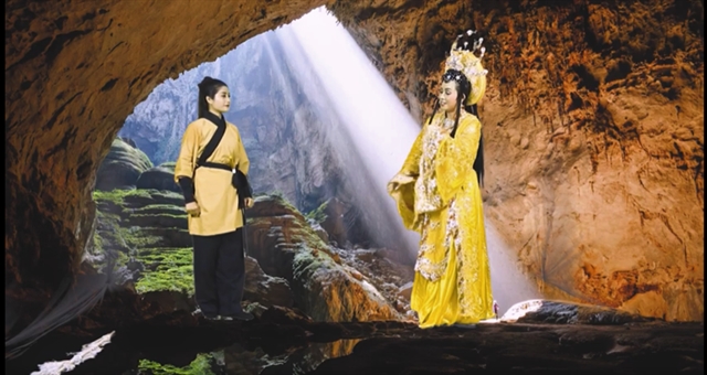 Con Bach Ma and Cu Cai Khong Lo (A White Horse and A Giant Radish), the first play in a YouTube show for children called Thang Bom Ke Chuyen Xua (Bom tells folktales) performed by veteran actor Bach Long and his one-time students. 