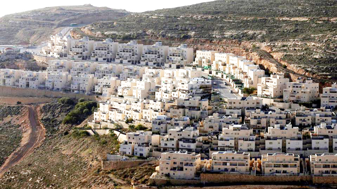 Khu định cư Givat Zeev của Israel ở gần thành phố Ramallah, Bờ Tây.                      Ảnh: Reuters