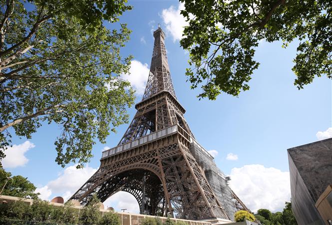  Tháp Eiffel tại thủ đô Paris, Pháp ngày 18/6/2020. Ảnh: THX/ TTXVN