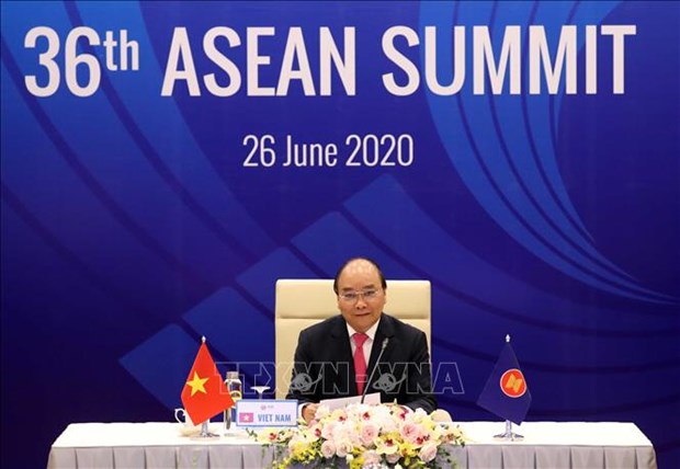 PM Nguyen Xuan Phuc chairs the plenary session of the 36th ASEAN Summit. (Photo: VNA)