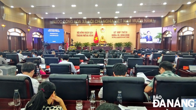 Phó Chủ tịch UBND thành phố Trần Văn Miên giải trình về công tác thu tiền sử dụng đất