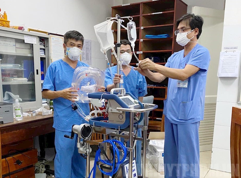 Đội phản ứng nhanh Bệnh viện Chợ Rẫy hỗ trợ Đà Nẵng điều trị bệnh nhân 416