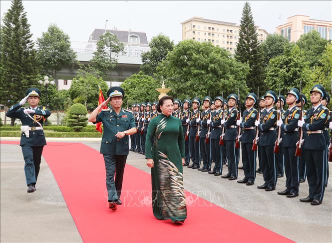 Chủ tịch Quốc hội Nguyễn Thị Kim Ngân duyệt đội danh dự QĐND Việt Nam.