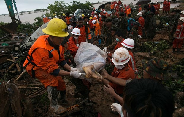 At the scene of the accident (Photo: AFP)