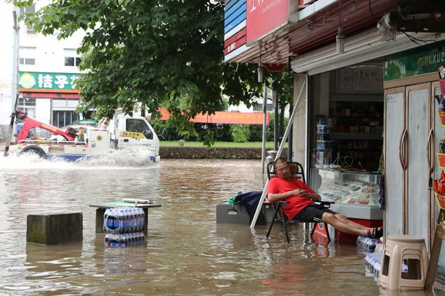 Lũ lụt tại Cù Châu, Chiết Giang (Ảnh: Reuters)