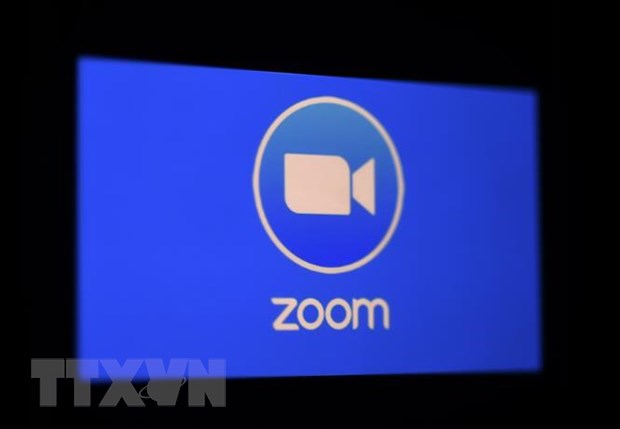 Biểu tượng ứng dụng Zoom trên một màn hình điện thoại ở Arlington, bang Virginia, Mỹ ngày 30/3/2020. (Nguồn: AFP/TTXVN)