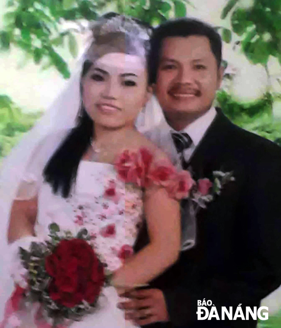 Anh Trần Xuân Lành và chị Lê Thị Phận trong ngày cưới. (Ảnh do nhân vật cung cấp)