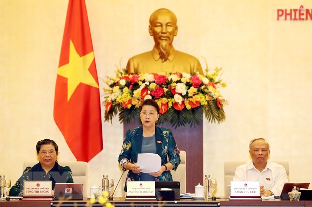 NA Chairwoman Nguyen Thi Kim Ngan (C) speaks at the meeting (Photo: VNA)